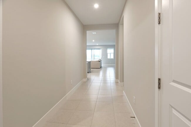 Photo - 4 Bed 3 Bath Gem In The Sunstone Community In Wellen Park!!!