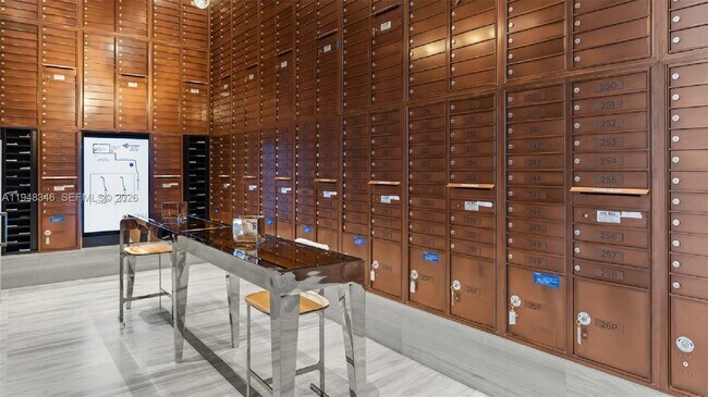 Photo - 2000 Metropica Wy