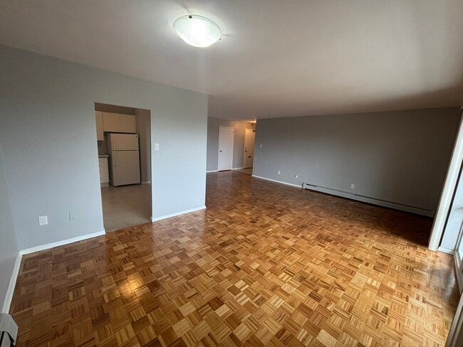 Photo - 1061 Queen's Blvd Unité 604