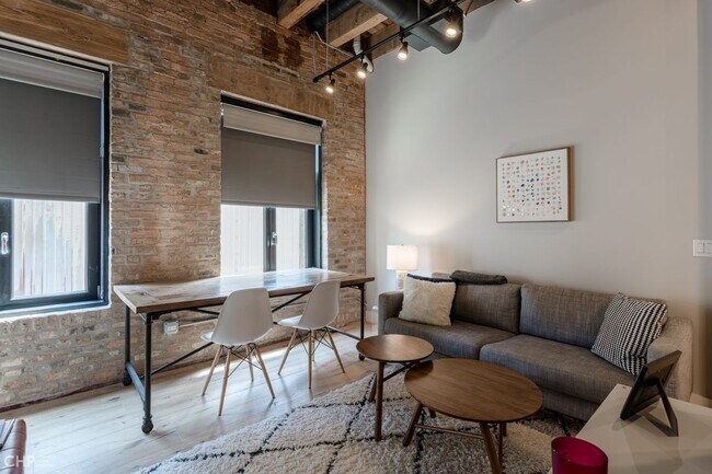 Photo - 729 N Sangamon St