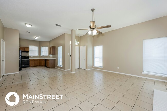 Photo - 521 Redbud Dr