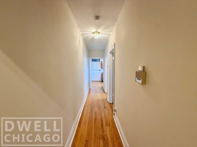 Photo - 1913 W Larchmont Ave