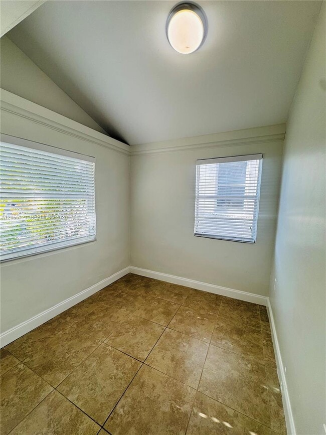 Photo - 2816 Pine Tree Dr Unit 3