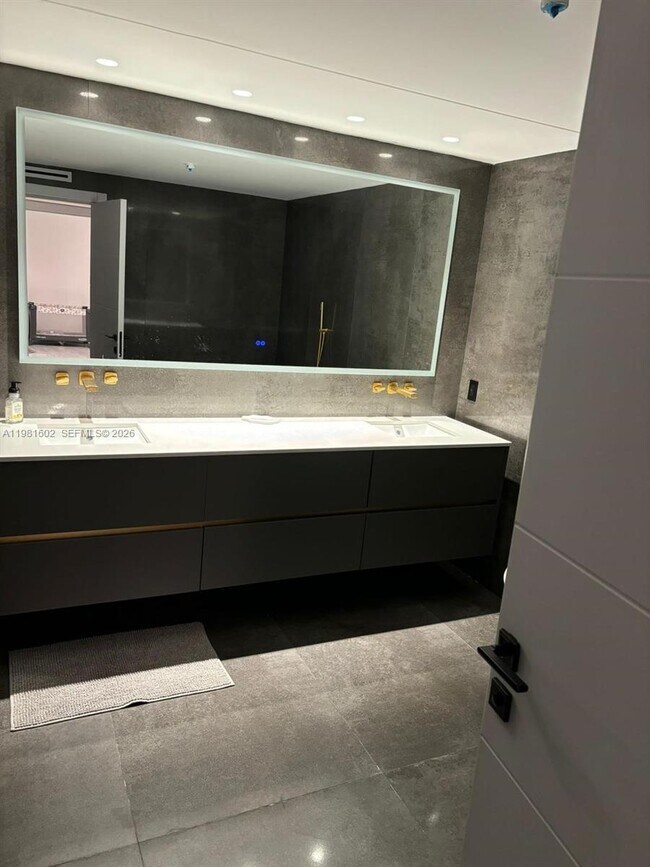 Photo - 19355 Turnberry Way Unidad 5L