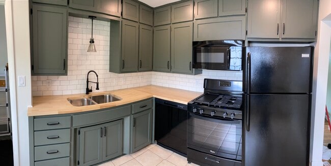 Photo - 1021 Chalmers Ave