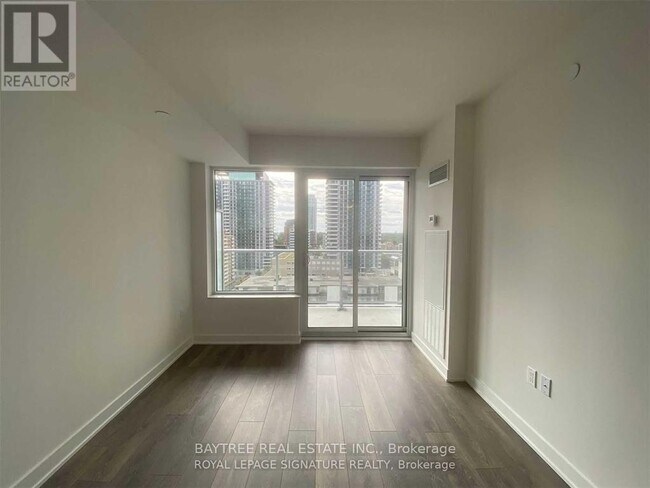 Photo - 195 Redpath Ave Unité 2011