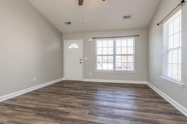 Photo - 512 Crescentwood Ct