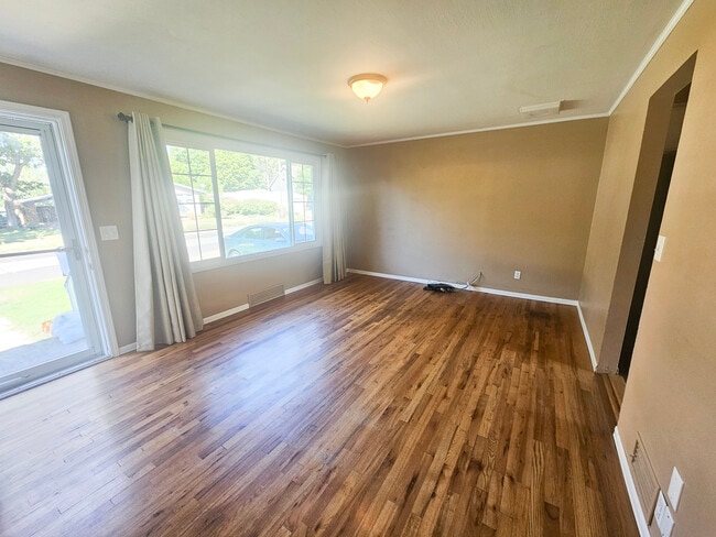 Photo - 1424 E 39th Ave