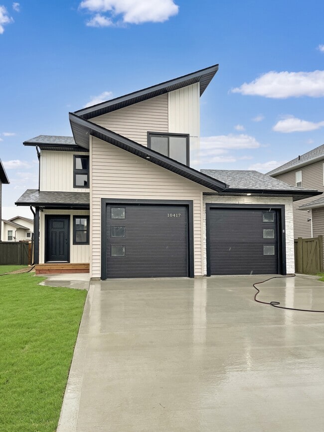 Building Photo - 10417-10130 130 Ave