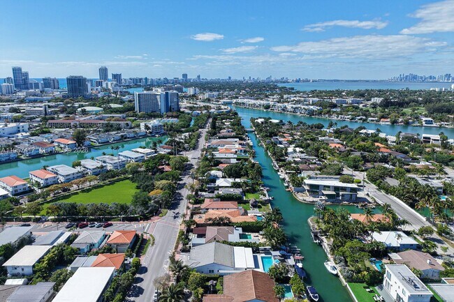 Photo - 7910 Hawthorne Ave