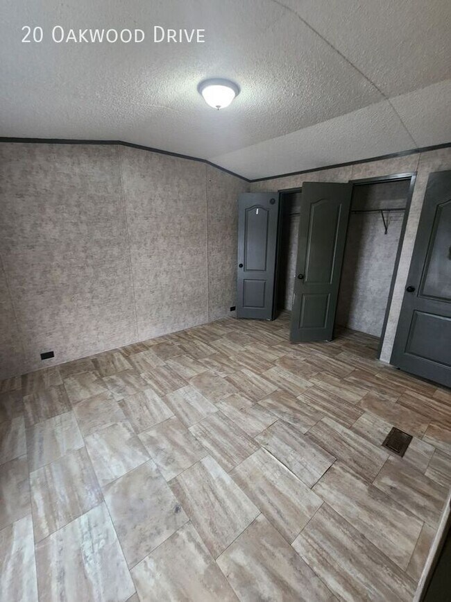 Photo - 20 Oakwood Dr