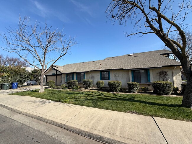 Photo - Moonstar &amp; Temescal Duplex Unit 2400 Temescal Dr