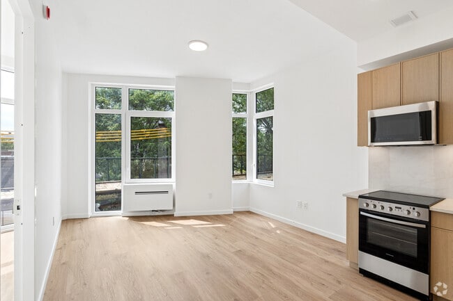 2BR, 2BA - 650SF - Living Room