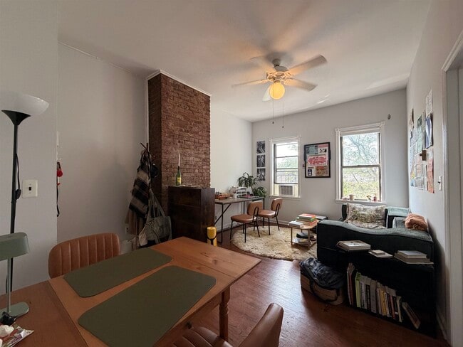 Building Photo - 420 2nd St Unit 9