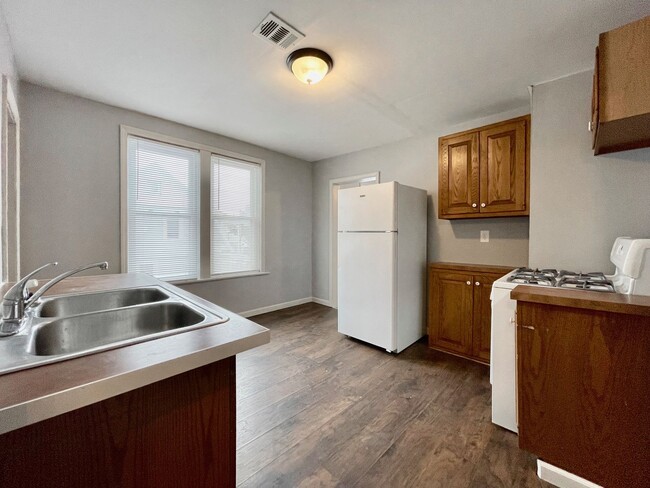 Photo - One Bedroom Duplex in Muskegon - All Utilities Included!