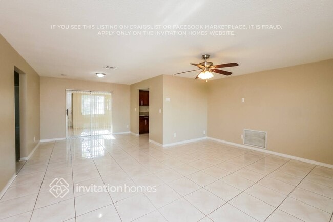 Photo - 700 S Rainbow Dr