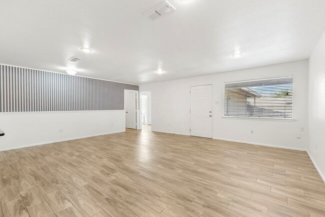 Photo - 1418 E Cres Dr