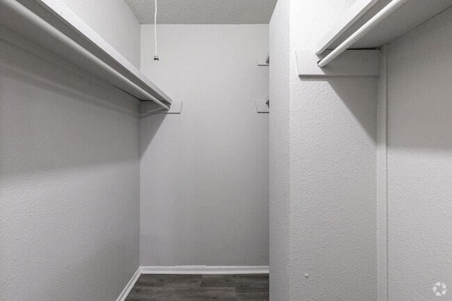 2BR, 1BA - 756SF - Closet