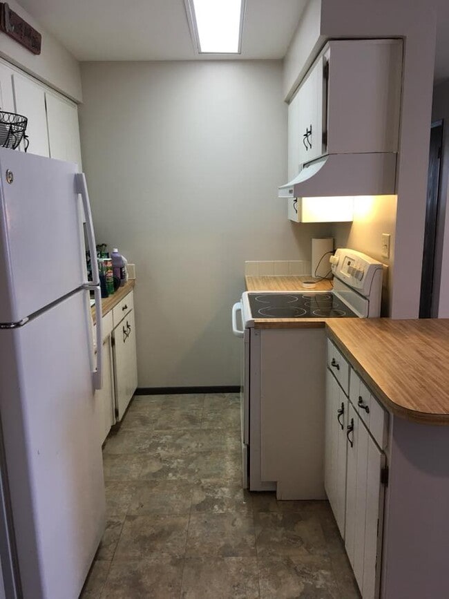 Building Photo - 10102 N Fairview Rd Unit Apartment #2
