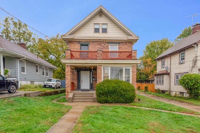 Building Photo - CHEVIOT - Roomy 3 bed 1 bath upstairs in 2...