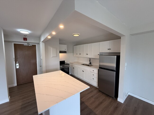 Building Photo - Park View Tower Apartments