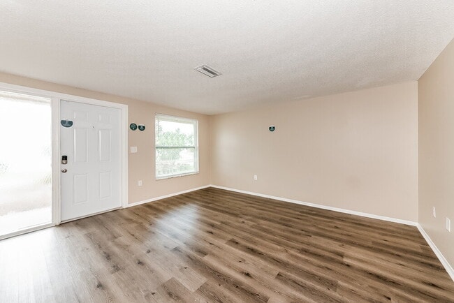 Photo - 430 Briarwood Rd