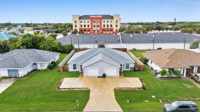 Photo - 326 SE 16th Pl Unit 326