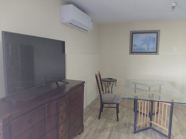 Photo - 401 Washingtonia Dr