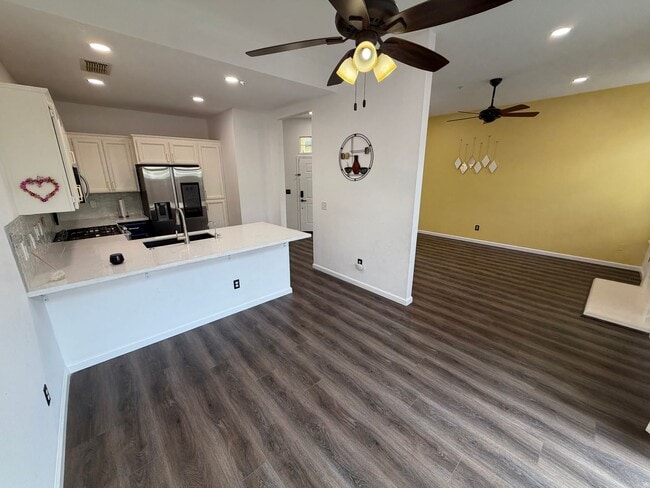 Photo - Pleasanton Sienna by Signature Townhouse 2 bed/2.5 bath, New Paint, new appliances, near downtown...