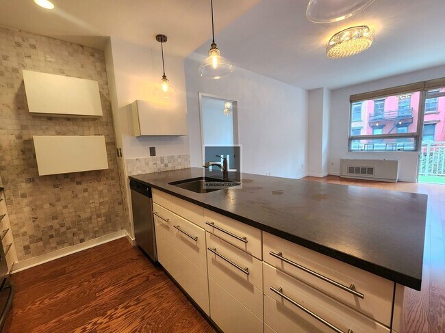 Photo - 2BR 2BA w/ Curvy Balcony, In-Unit Laundry, Gym, Roof Deck In Boutique Low-Rise Doorman Building Unit 401