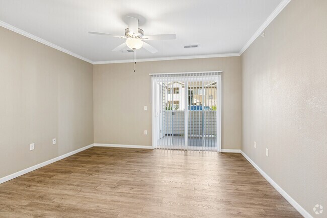 2BR, 2BA - 925SF - Living Room