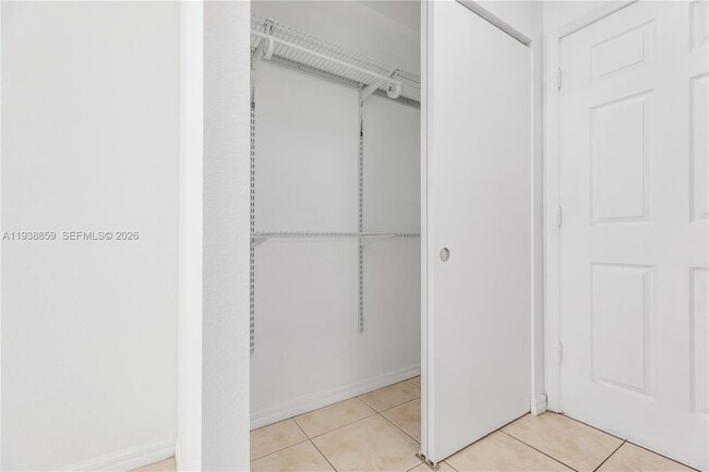 Photo - 520 SW 5th St Unit 303