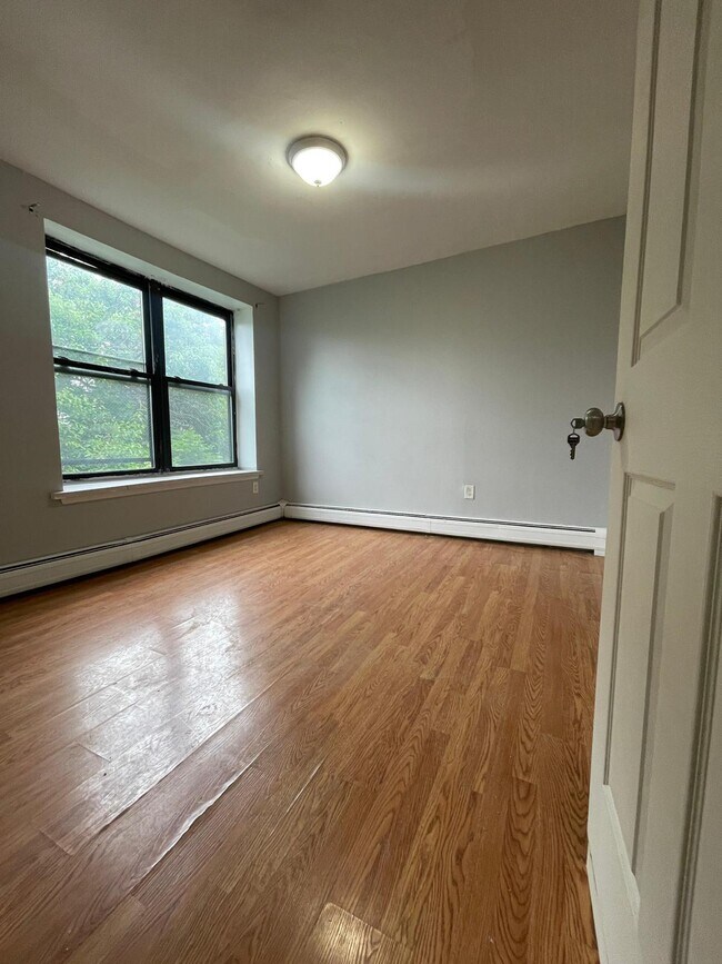136 Grant Ave 2D