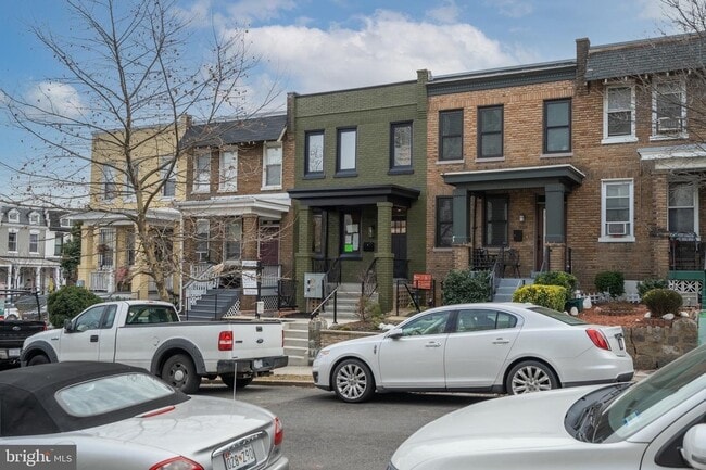 Photo - 331 W St NE Unit 1