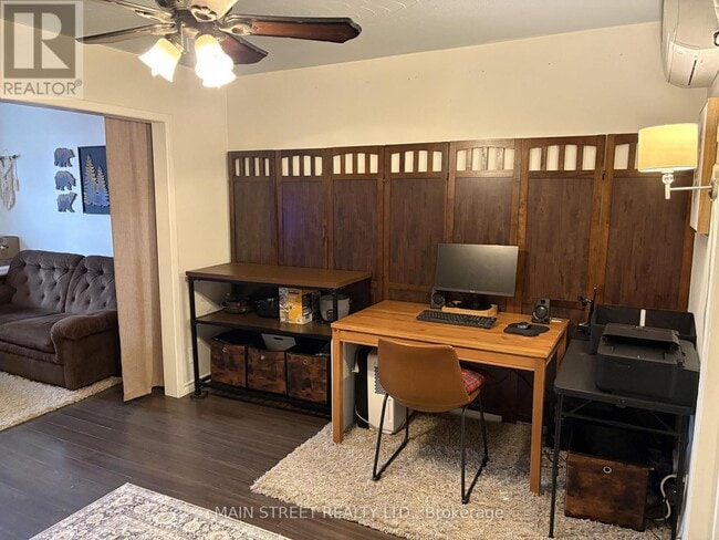 Photo - 237 Main St S