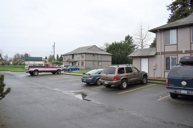 3-Bedroom, 1-Bathroom Apartment in the Hea... - 3-Bedroom, 1-Bathroom Apartment in the Hea... Unit 3