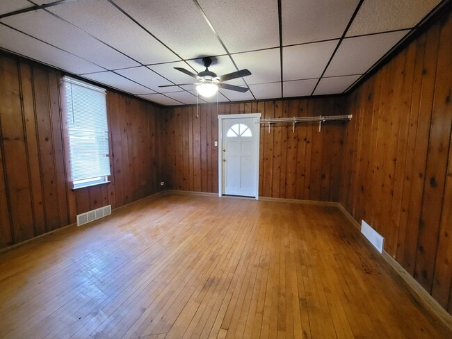 Photo - 555 W Hallam Ave Unit 1