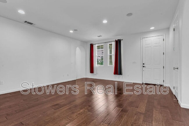 Photo - 4685 Malayan St