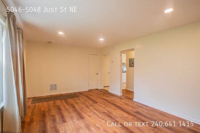 Photo - 5046-5048 Just St NE-