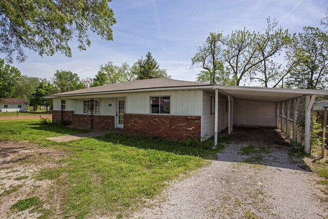 Photo - ***138 N. B Street***