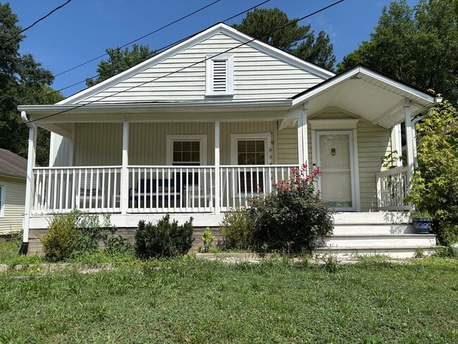 1930's Cottage with a Modern Flair - 1930's Cottage with a Modern Flair House