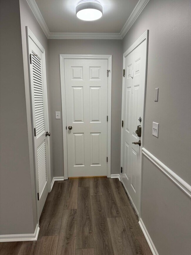 Photo - Beautifully Updated 1st Floor One Bedroom Condo at The Reserve at Woodbridge-Near Shopping & Medi...