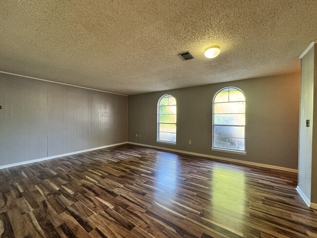 Building Photo - 203 E John Sims Pkwy