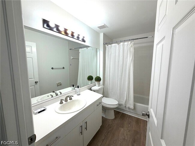 Photo - 3740 Fieldstone Blvd Unidad 104