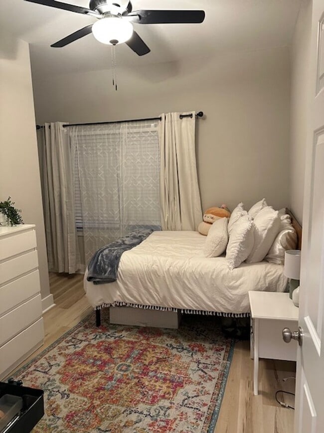 Photo - 406 Race St Unit B