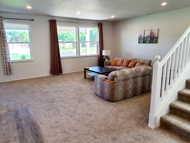 Photo - 8295 Diamond Point Cir NE