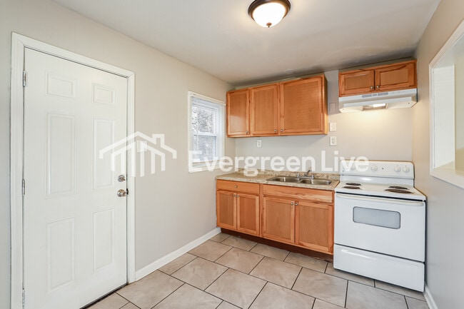 Photo - 7409 Walrond Ave