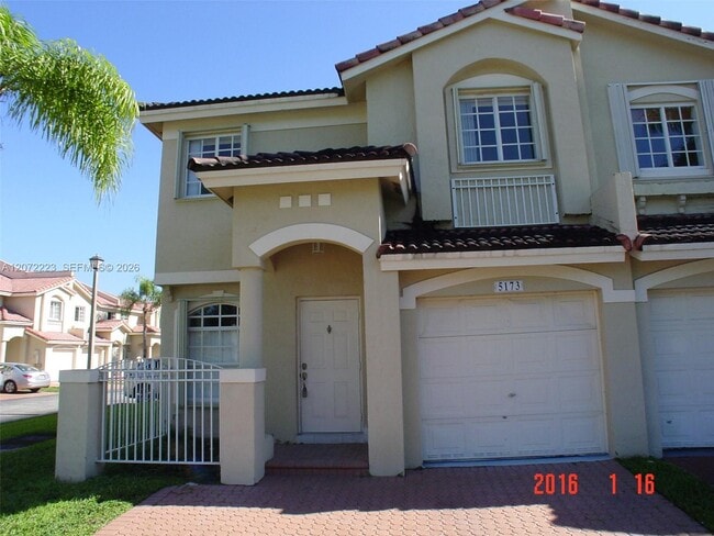 Building Photo - 5173 NW 114th Pl