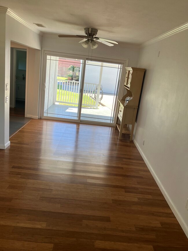 Comedor - 14024 Premiere Ave