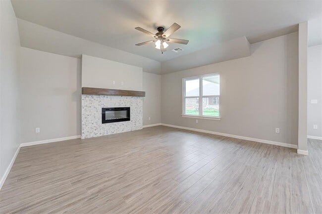 Photo - 560 Hackberry Ln